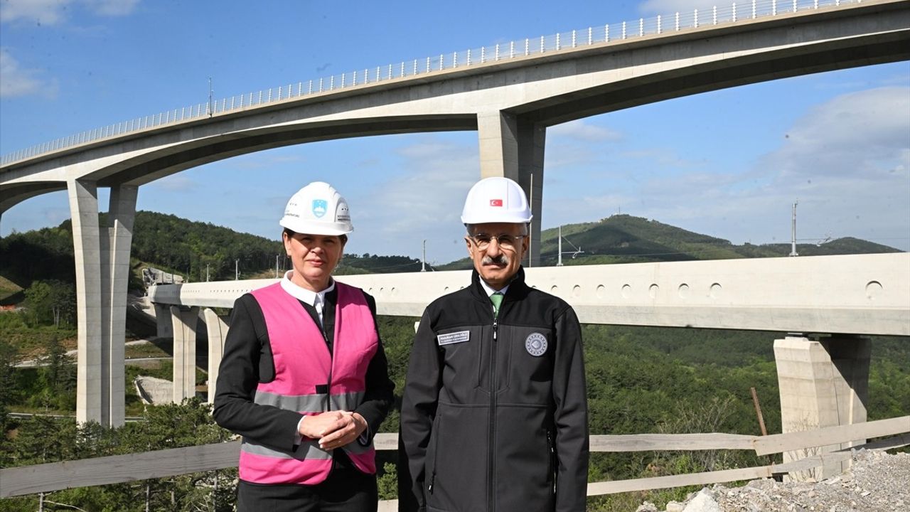 Ulaştırma Bakanı Uraloğlu Slovenya'da Başbakan Golob ile Önemli Görüşme Gerçekleştirdi