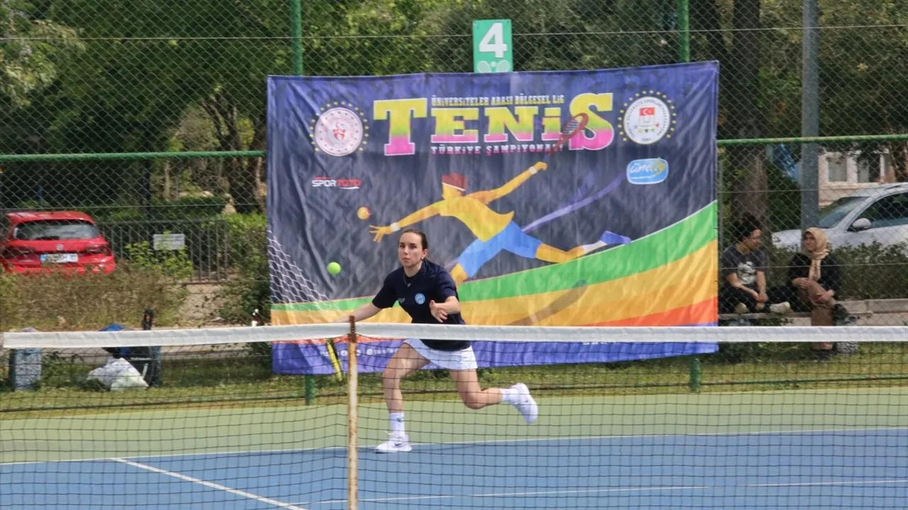 Üniversiteler Arası Spor ve Halk Dansları Şampiyonası Antalya'da Başladı