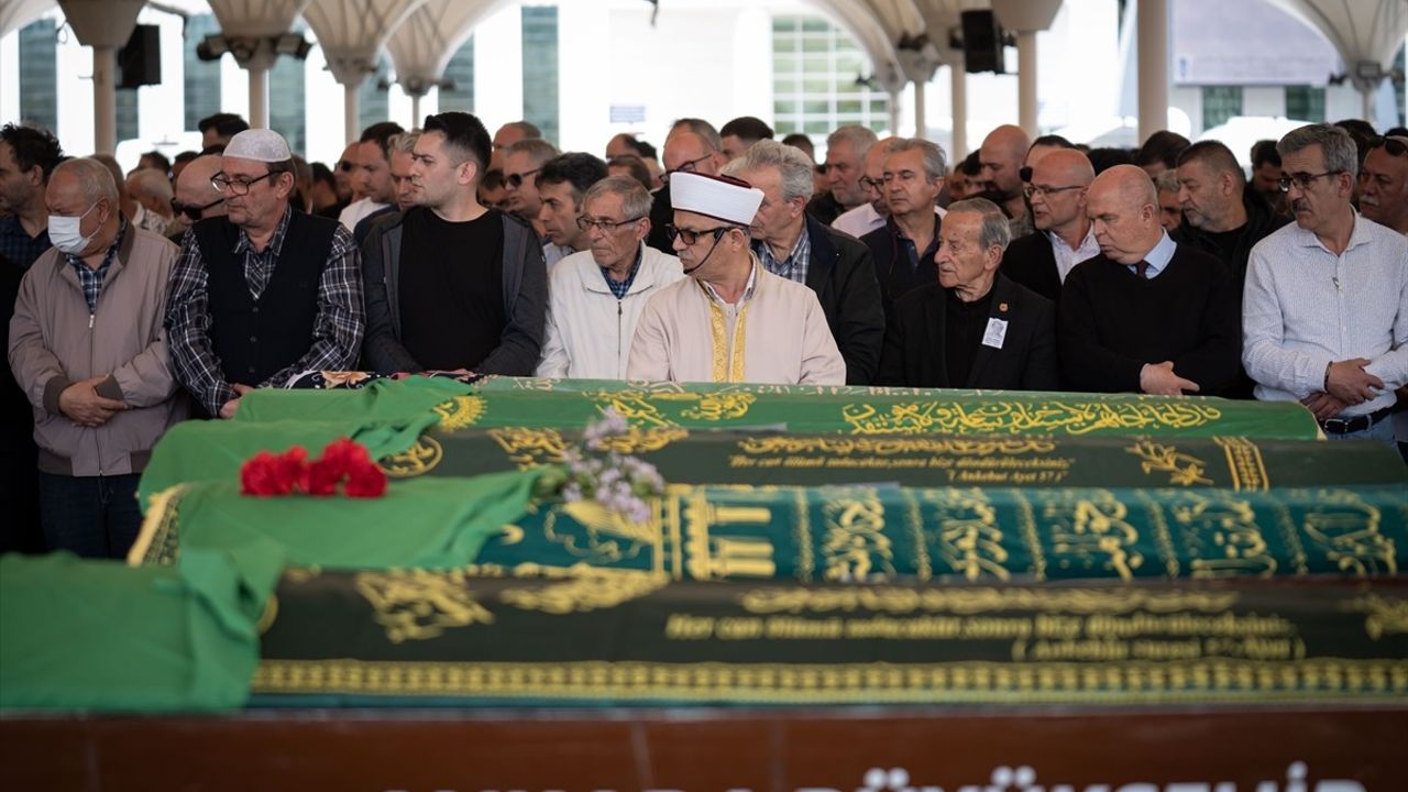 Ünlü Oyuncu Leyla Okay Son Yolculuğuna Uğurlandı