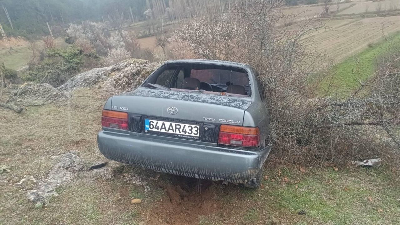Uşak'ta Kazada Hayatını Kaybeden Sürücünün Kafasında Mermi Çekirdeği Bulundu