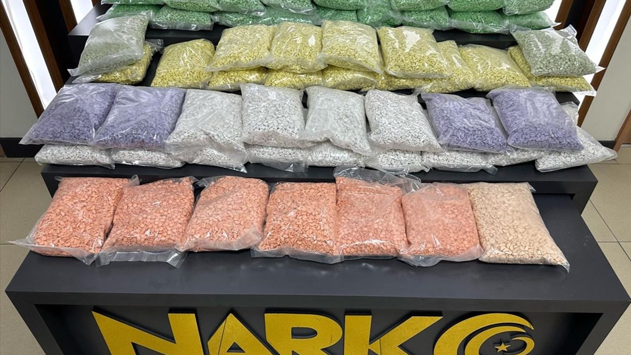 Uşak'ta 300 Bin Uyuşturucu Hap Bulundu, İki Şahıs Tutuklandı