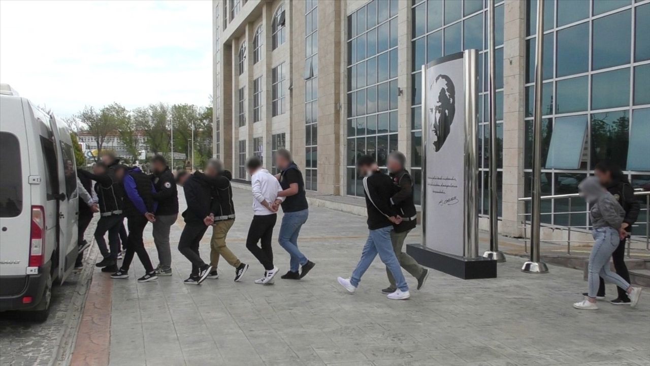 Uşak'ta Uyuşturucu Operasyonunda 11 Şüpheli Tutuklandı