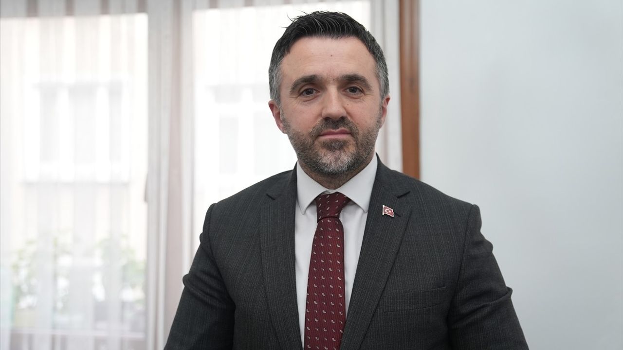 Uzun Evliliklerin Sırrı Gençlerle Buluşuyor: 'Kırk Yıllık Hatır Bir Satır' Projesi