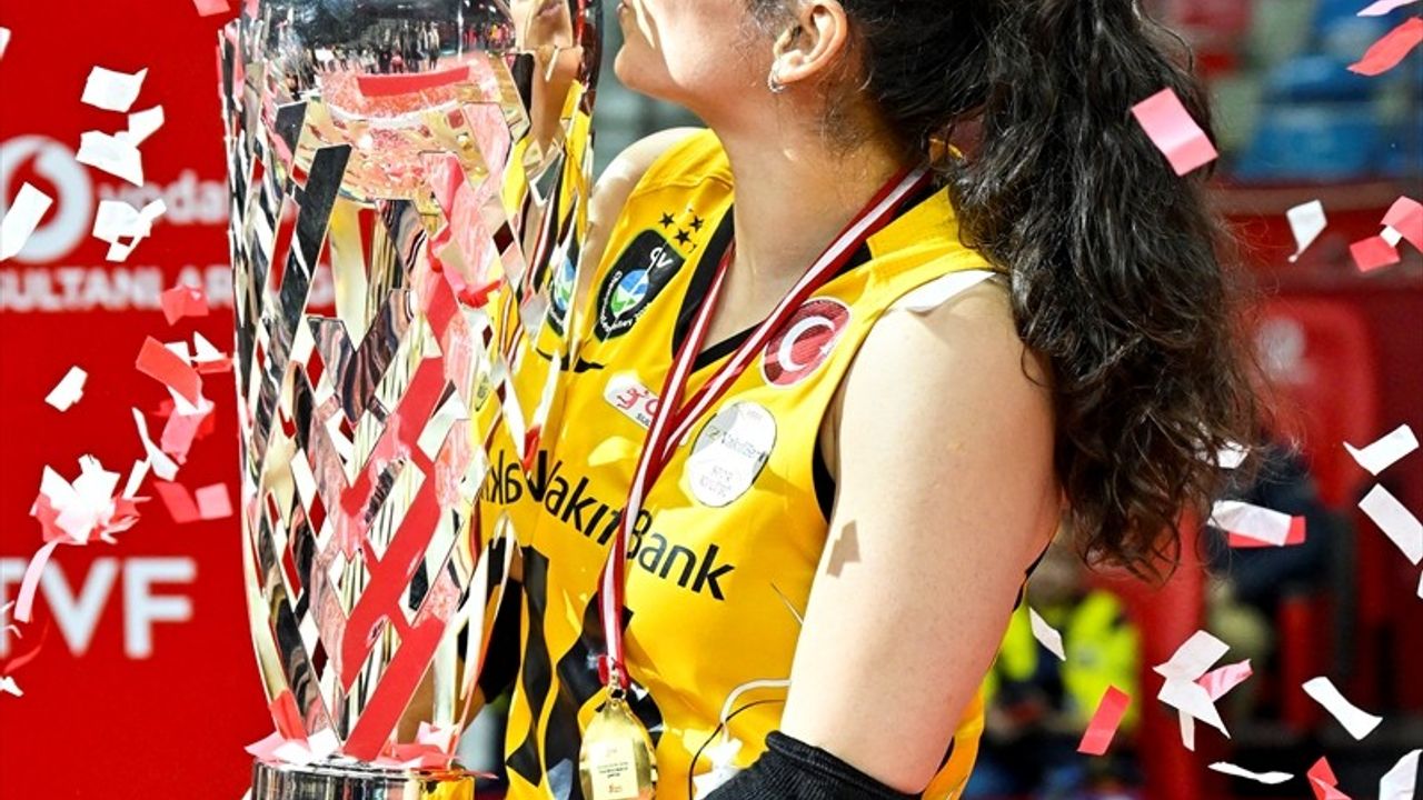 VakıfBank Şampiyonluğunu Kupayla Taçlandırdı