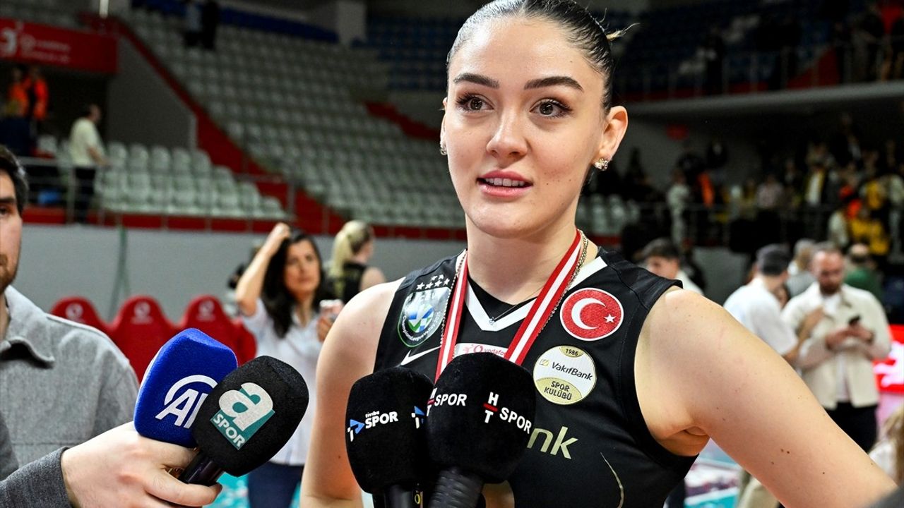 VakıfBank'tan Tarihi Şampiyonluk: Zehra Güneş Açıklamalarda Bulundu