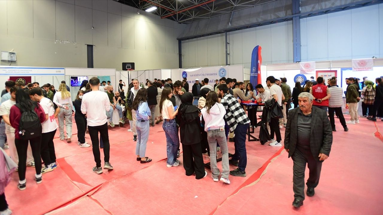 Van'da Doğu Anadolu Kariyer Fuarı: Öğrenciler İş Dünyasıyla Buluşuyor