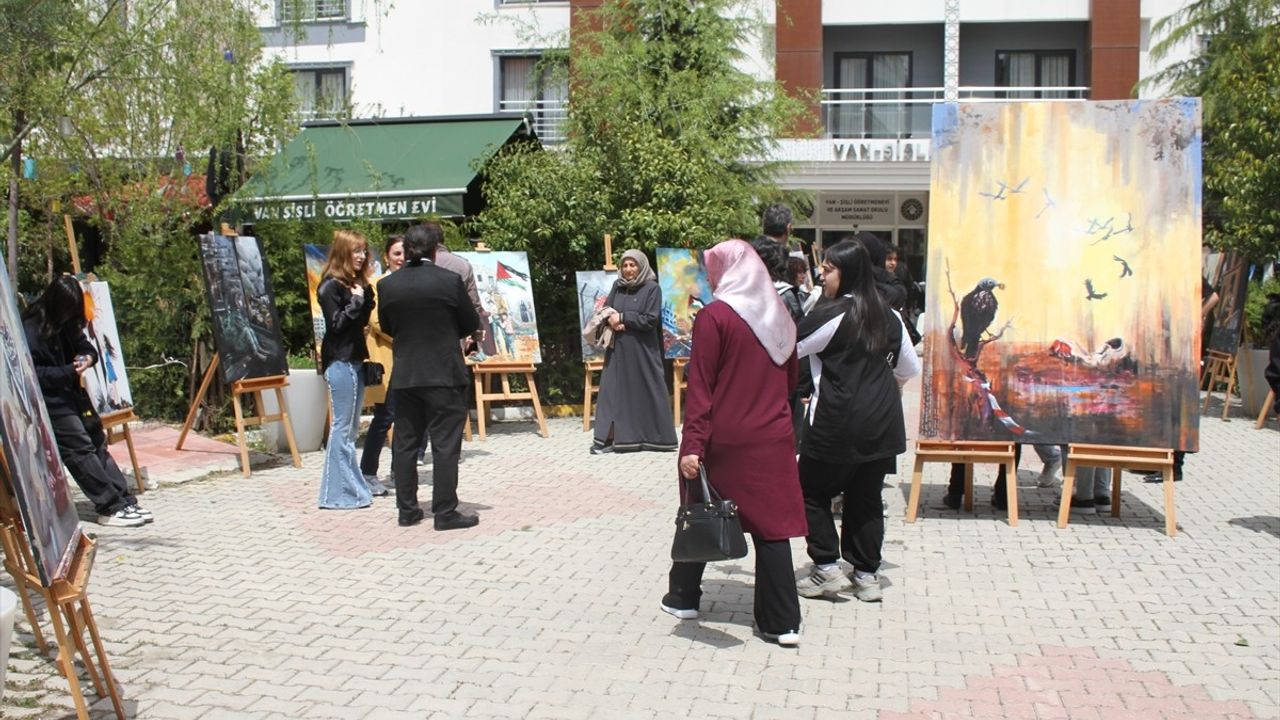 Van'da Filistin Temalı Resim Sergisi Açıldı