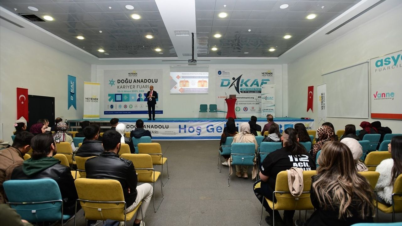 Van'daki Doğu Anadolu Kariyer Fuarı 20 Bin Ziyaretçi Ağırladı