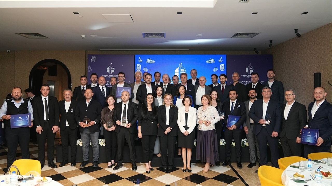 Yaş Meyve Sebze Sektörünün İhracat Şampiyonları Ödüllerini Aldı