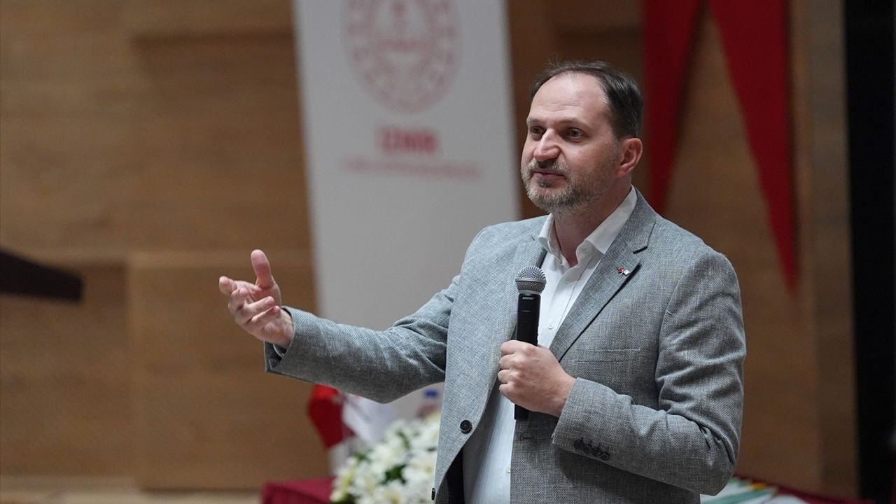 Yeşilay Genel Başkanı Dinç, İzmir'de Öyküsel Terapi Yöntemini Tanıttı