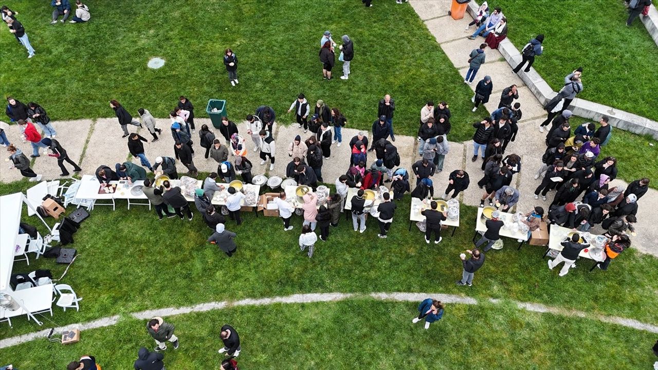 Yıldız Teknik Üniversitesi, Depremzede Vatandaşlara Barınma İmkanı Sunuyor