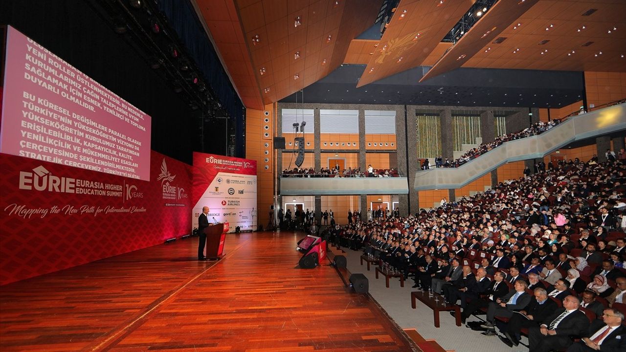 YÖK Başkanı Özvar, 2025 Avrasya Yükseköğretim Zirvesi'nde Önemli Açıklamalarda Bulundu