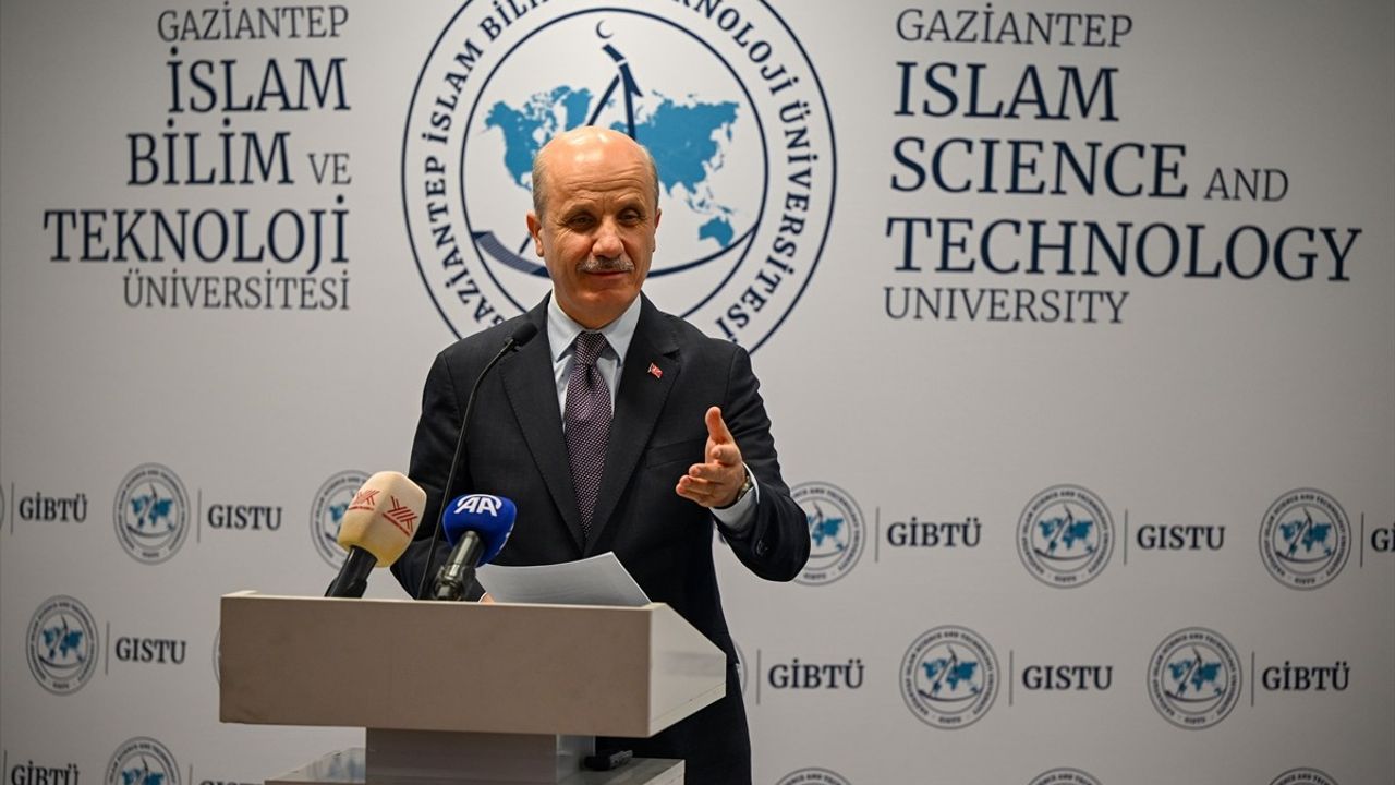 YÖK Başkanı Özvar'dan İlahiyat Fakültelerine Yeni Diller: Almanca ve Fransızca Programları Geliyor