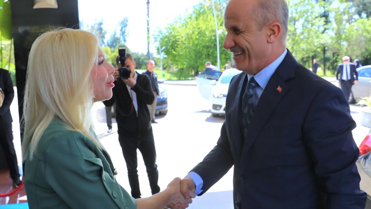 YÖK Başkanı Özvar, Ukraynalı Çocuk Myhailo'yu Ziyaret Etti