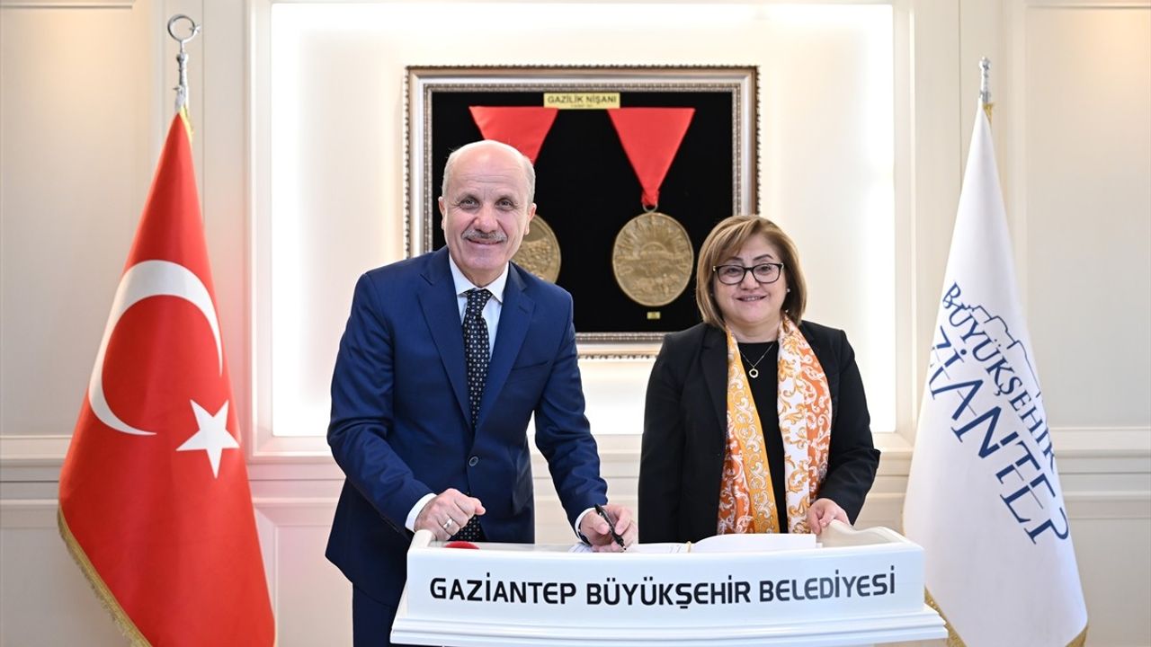 YÖK Başkanı Prof. Dr. Erol Özvar, Gaziantep'te Ziyaretlerde Bulundu
