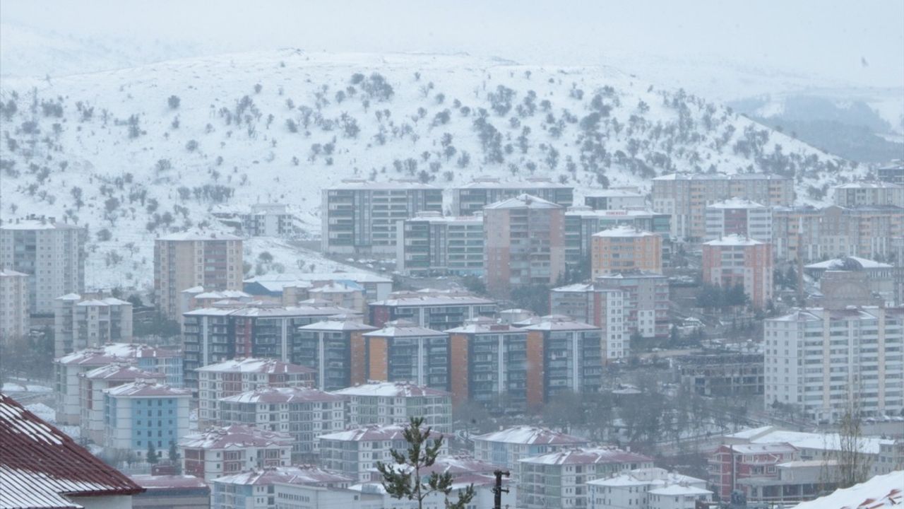 Yozgat'ta Kar Yağışı Hayatı Etkiliyor