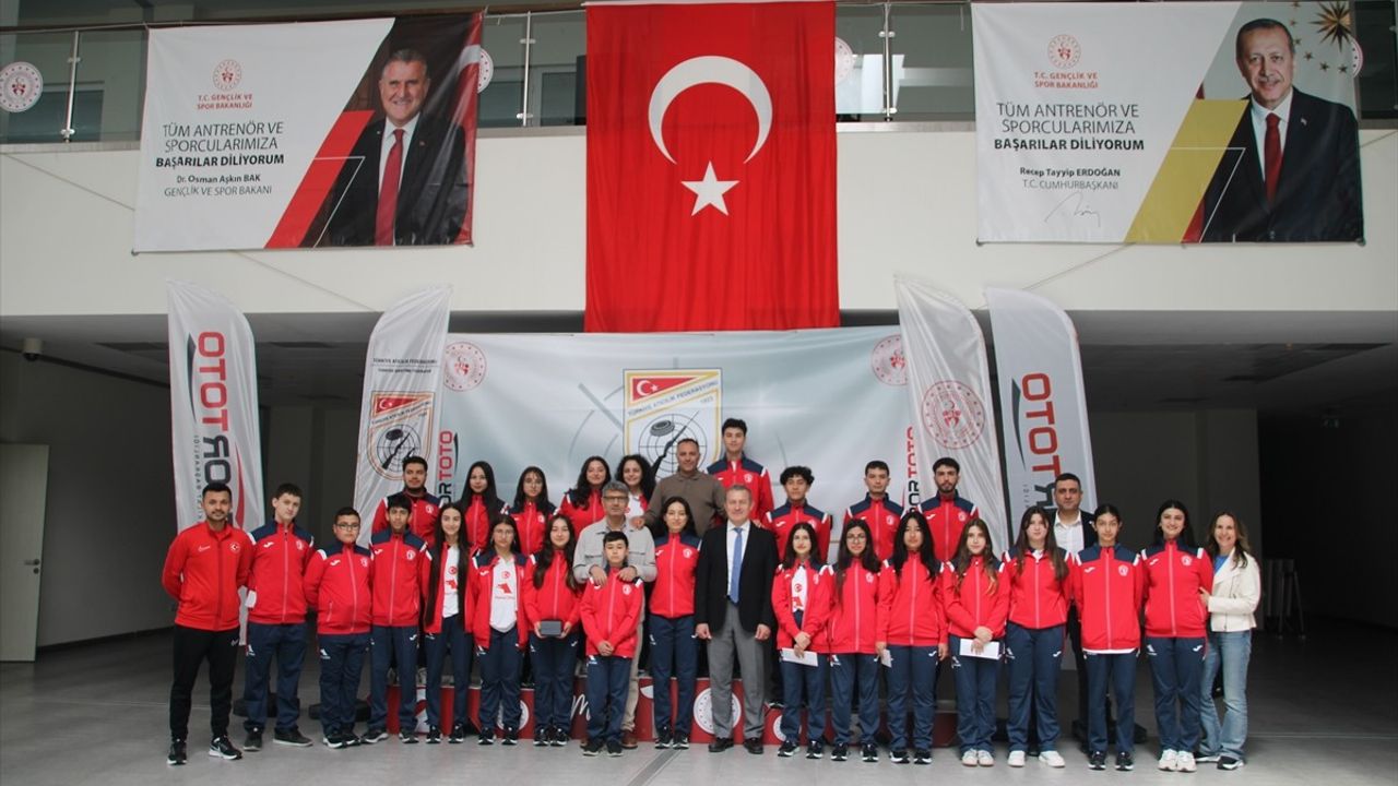 Yusuf Dikeç, Genç Sporculara Sponsor Hediyelerini Dağıttı