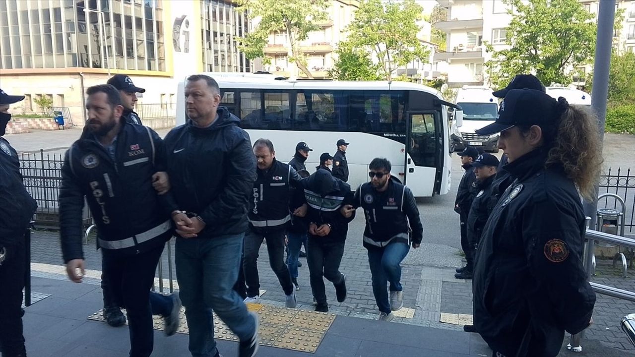 Zonguldak'ta Kaçak Silah İmalatı Operasyonu: 7 Zanlı Adliyeye Sevk Edildi