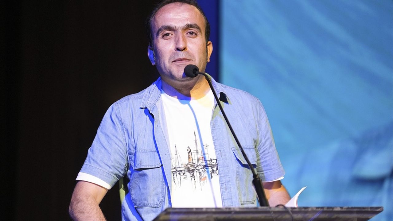 14 Yıl Sonra Yeniden Bir Araya Gelen Şiir Severler: Edebiyat Bülteni Şiir Gecesi