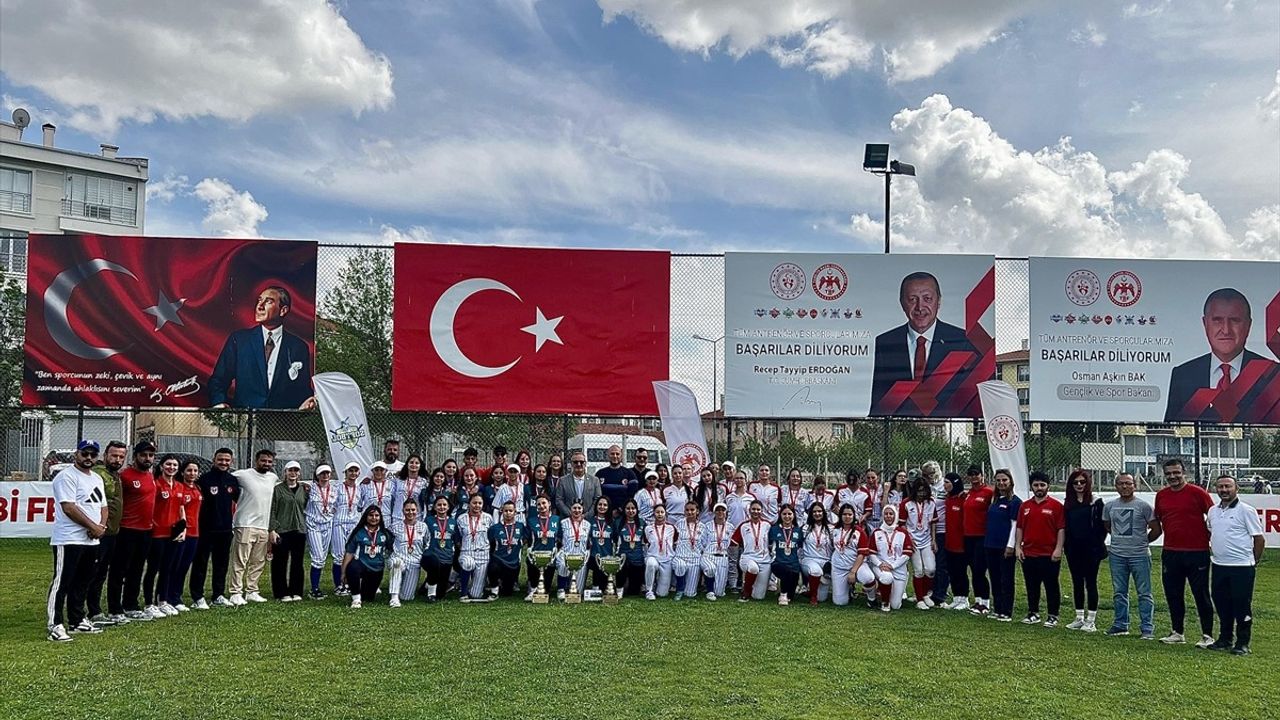 18 Yaş Altı Softbol Türkiye Şampiyonası'nda İznik Şampiyon Oldu