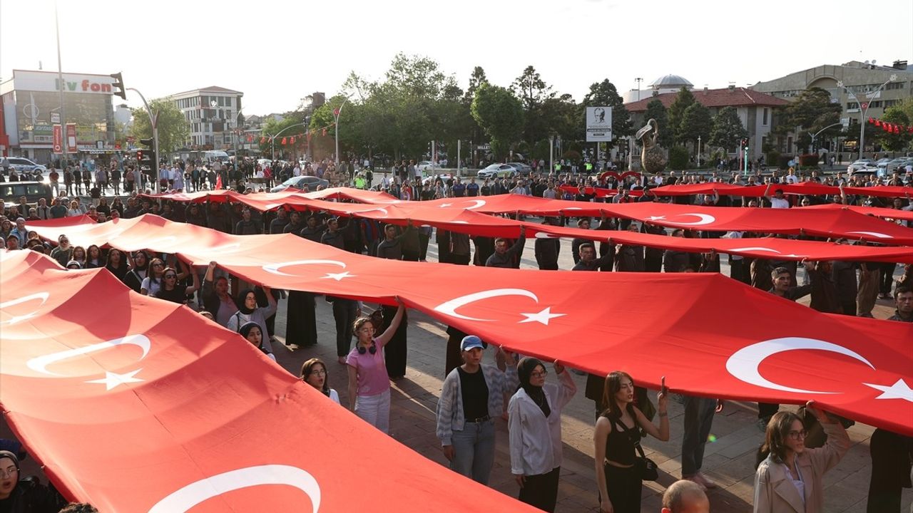 19 Mayıs'ta Erzurum ve Erzincan'da Coşkulu Kutlamalar