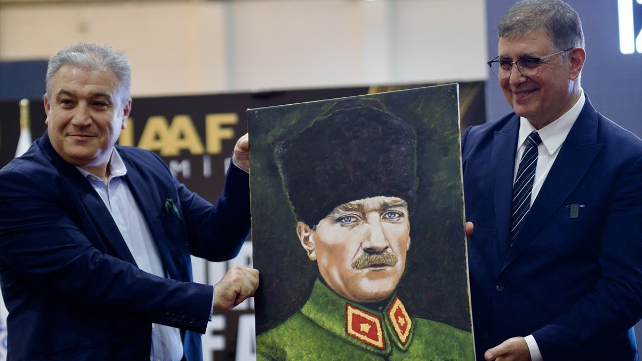 2. Uluslararası İzmir Sanat ve Antika Fuarı Kapılarını Açtı