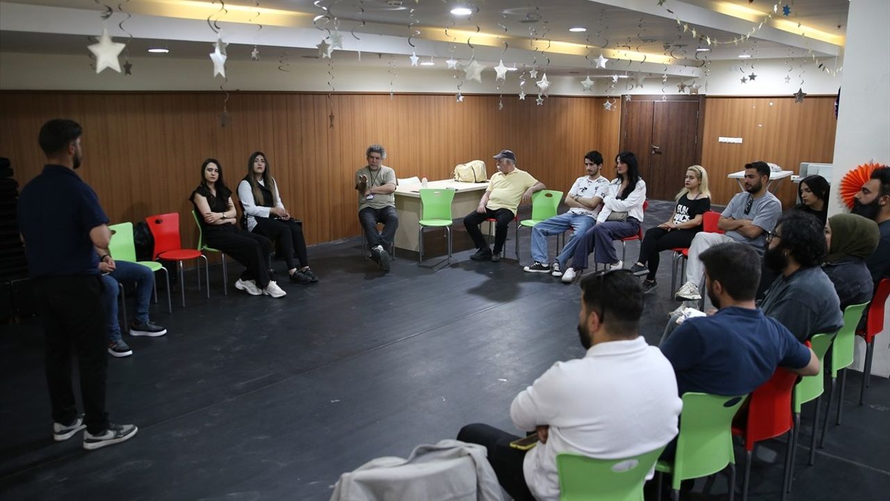 22. Van Akdamar Çocuk ve Gençlik Tiyatroları Şenliği Devam Ediyor