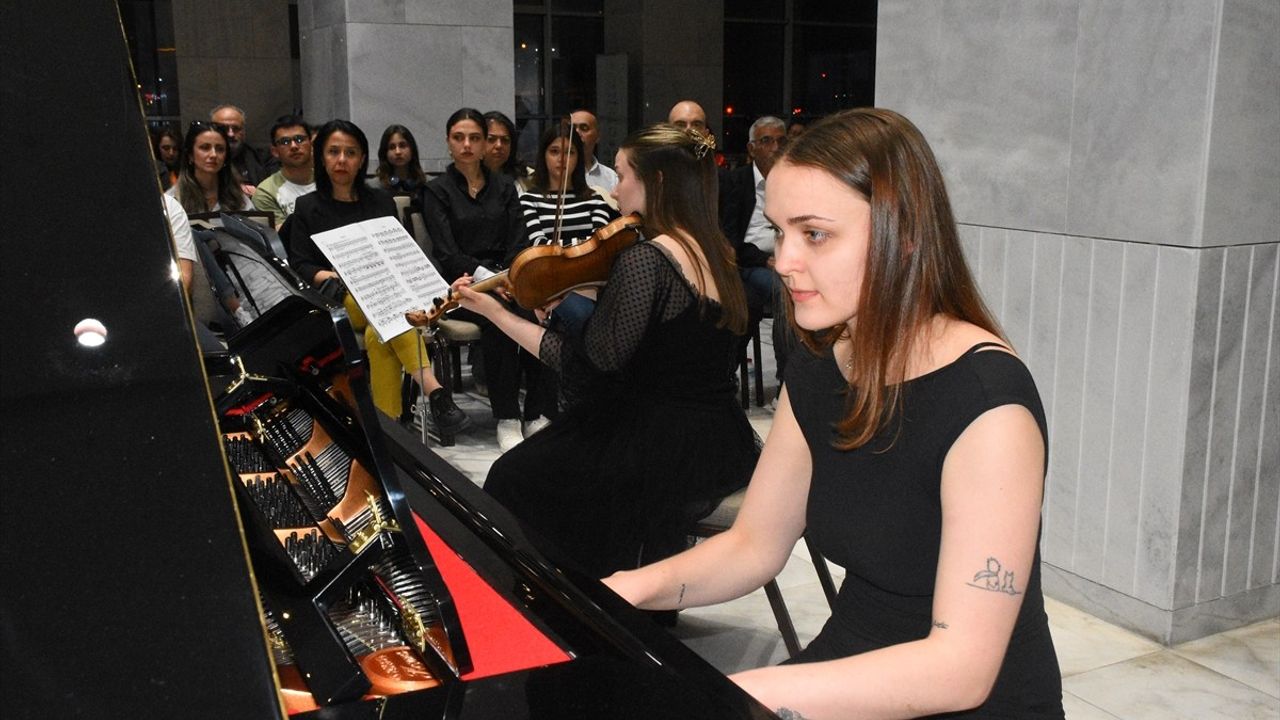 24. Afyonkarahisar Klasik Müzik Festivali'nde Çekya'dan Ars Essendi Üçlüsü Sahnede