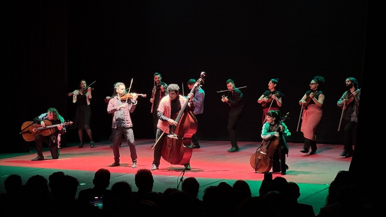 25. Uluslararası Karadeniz Tiyatro Festivali Trabzon'da Başladı