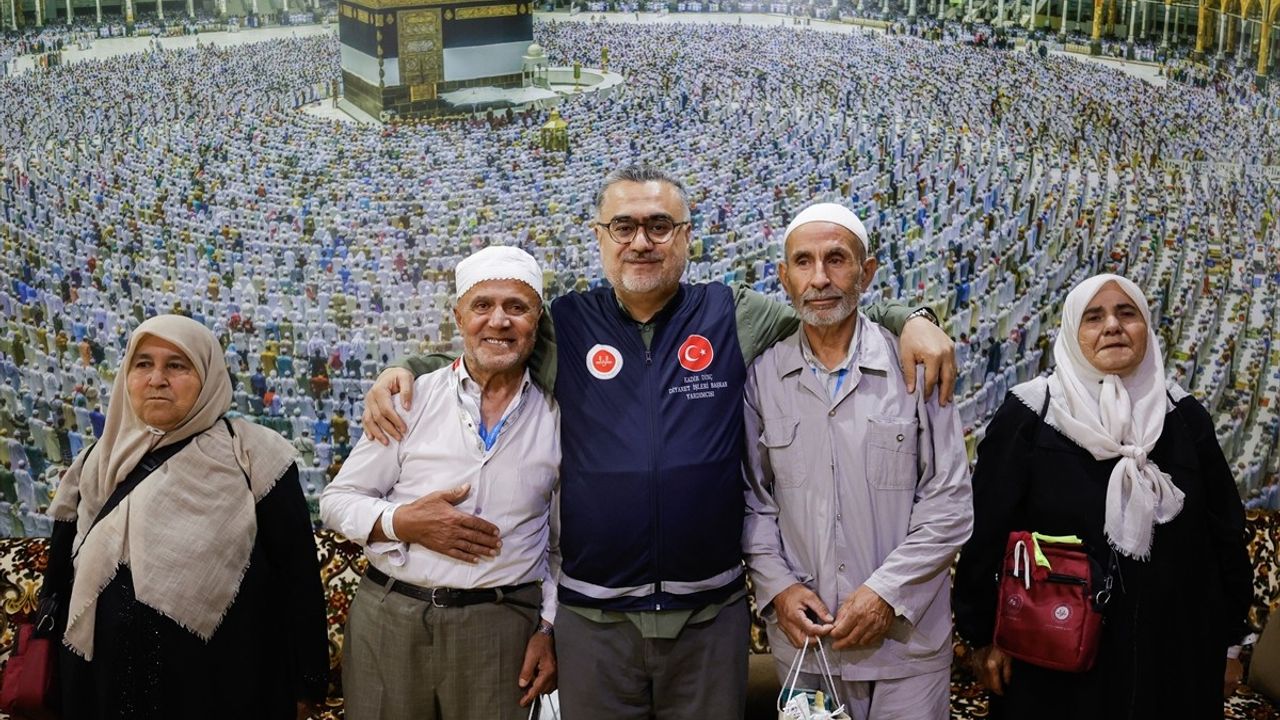 25 Yıl Sonra Mekke'de Buluşan İki Komşu Barıştı