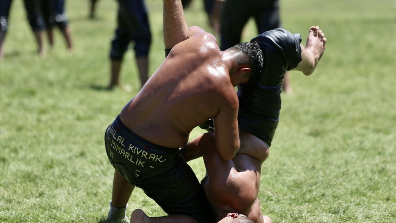 3. Mustafa Kiremitli Yağlı Güreşleri'nde Başpehlivan Feyzullah Aktürk Oldu