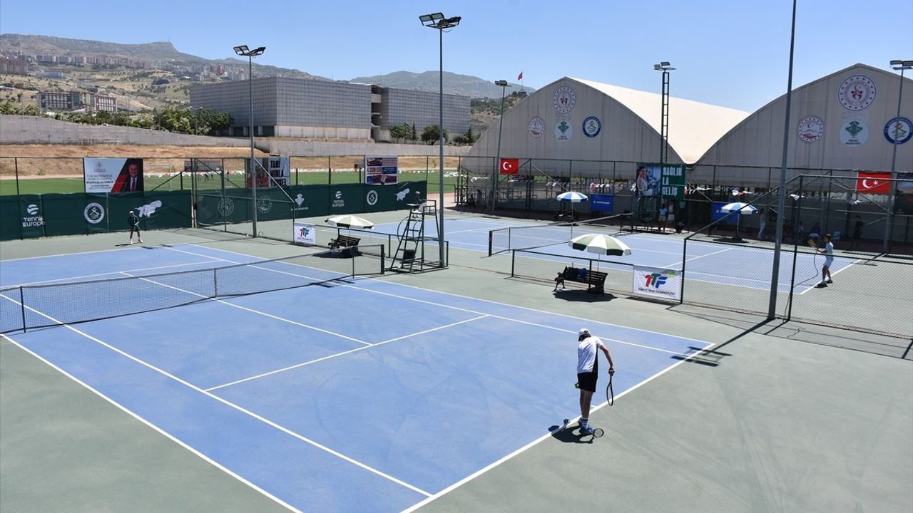 4. Uluslararası Cudi Cup Tenis Turnuvasında Çeyrek Final Heyecanı