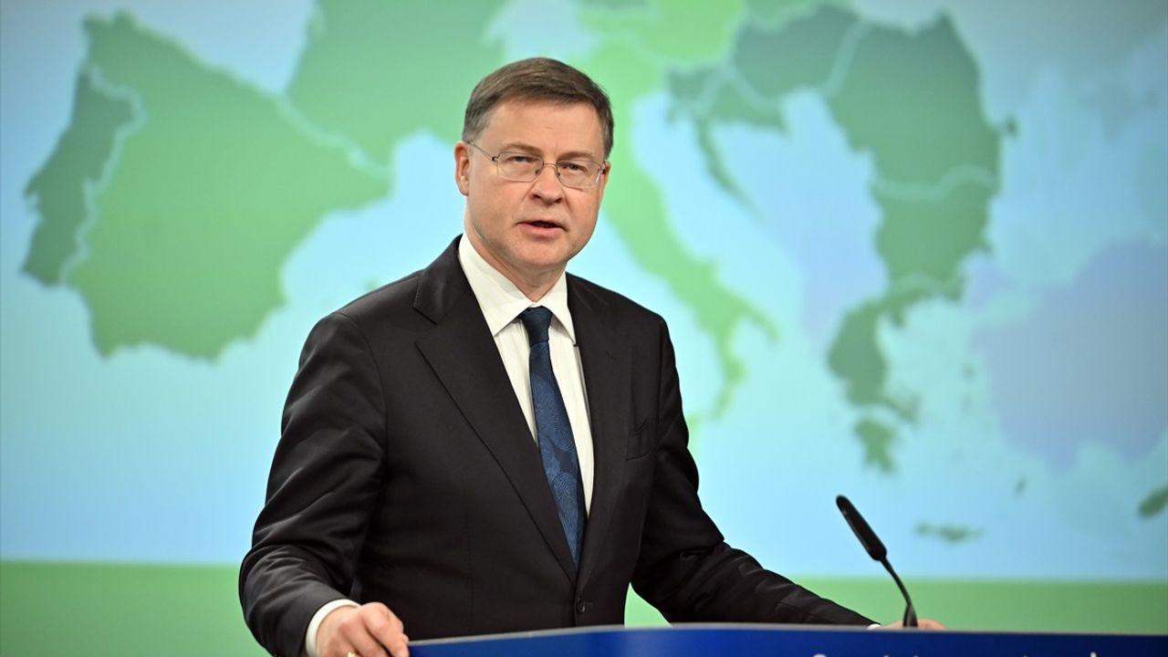 AB, 2025 Ekonomik Büyüme Tahminlerini Düşürdü: Riskler Artıyor