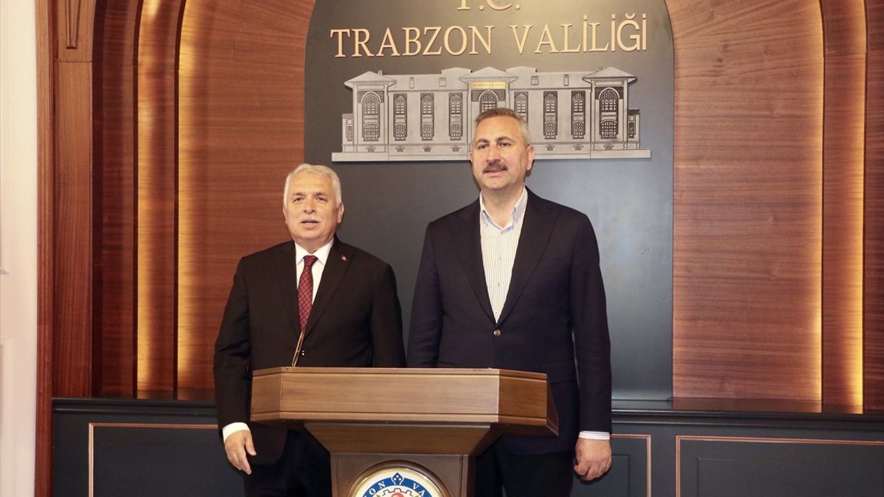 Abdulhamit Gül'den Gençlere Çağrı: Türkiye'nin Gücü Mazlumların Gücüdür