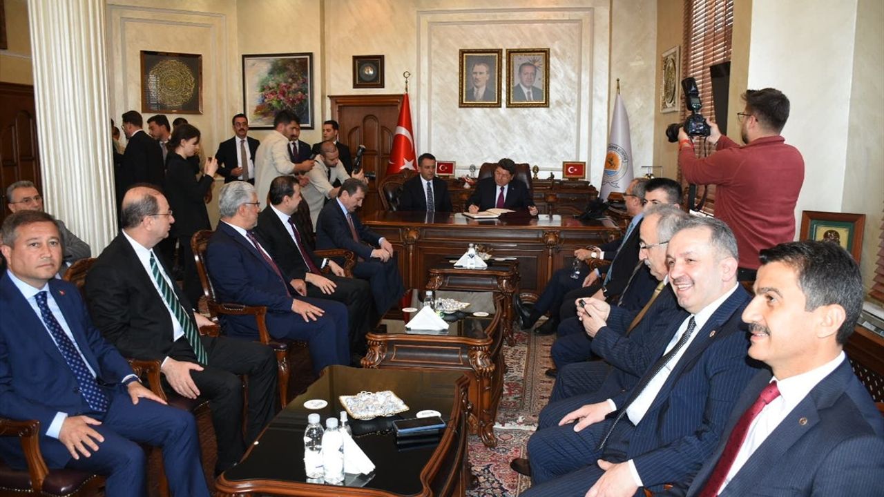 Adalet Bakanı Yılmaz Tunç, Samsun'da Belediye Ziyaretinde