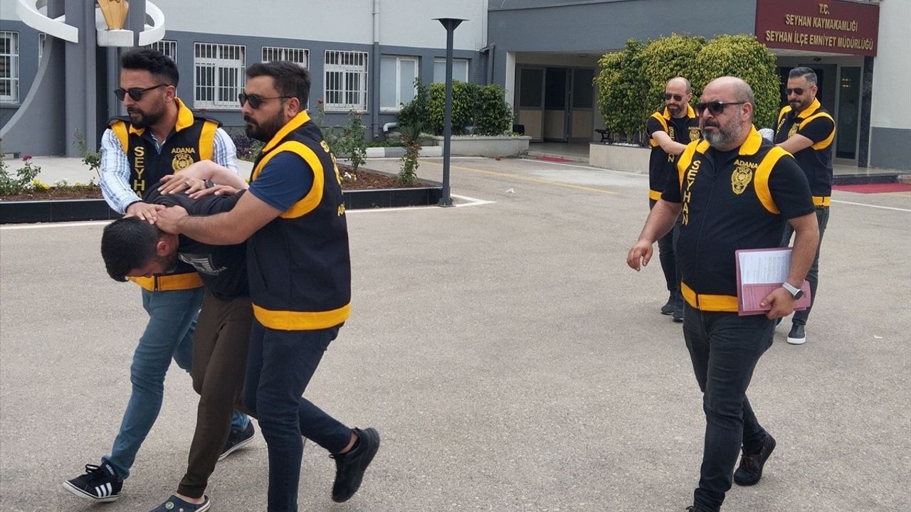 Adana'da 3 Kardeş Silahlarla Gözaltına Alındı