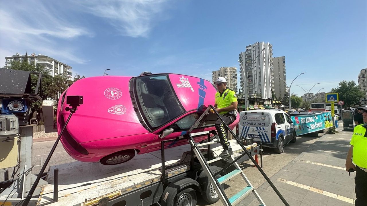 Adana'da Emniyet Kemerini Takmayanlara Simülasyon Eğitimi