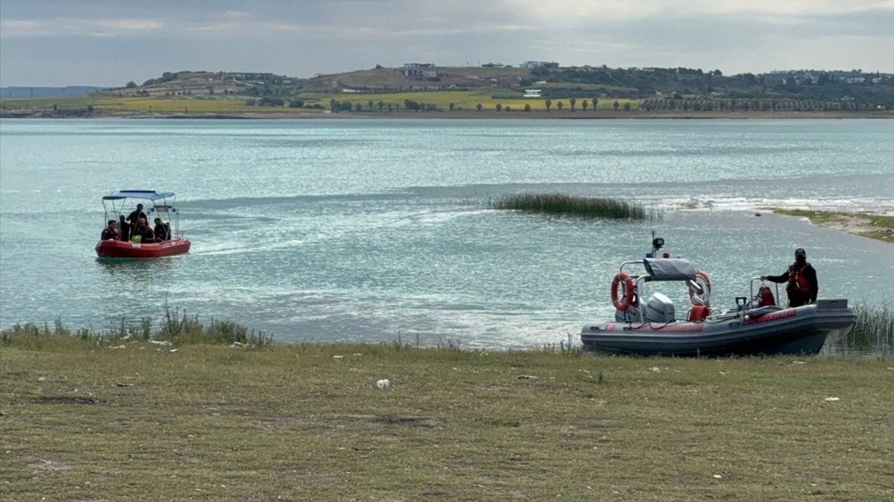 Adana'da Seyhan Baraj Gölü'nde Kaybolan Genç İçin Arama Çalışmaları Devam Ediyor