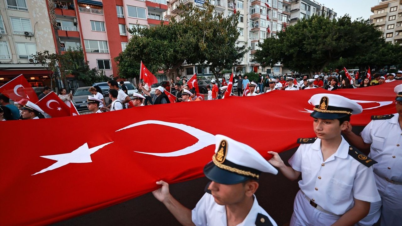 Adana ve Mersin'de 19 Mayıs Coşkusu: Atatürk'ü Anma, Gençlik ve Spor Bayramı Kutlandı