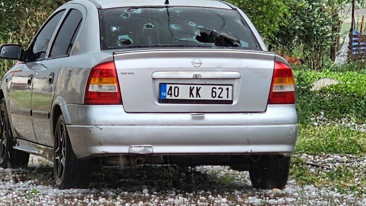 Adıyaman'da Dolu Yağışı Tarım Alanlarına Zarar Verdi