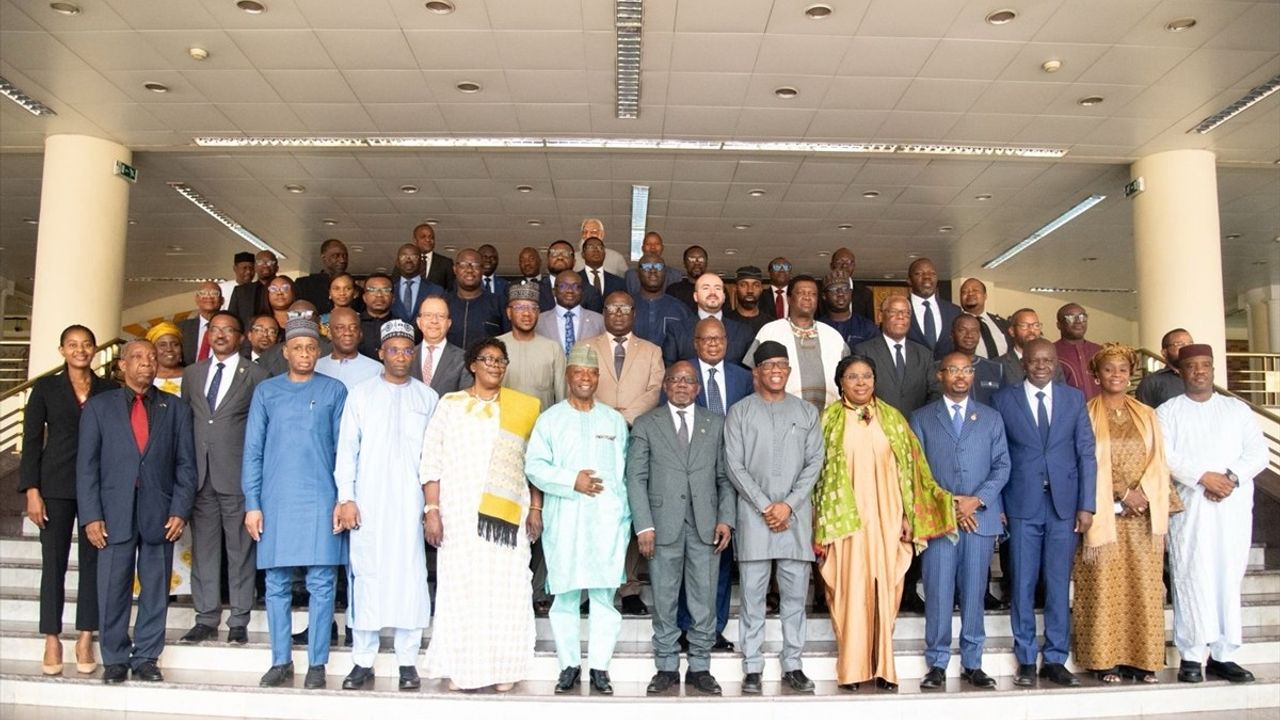 Afrika Birliği ve ECOWAS Barış ve Güvenlik İçin Bir Araya Geldi