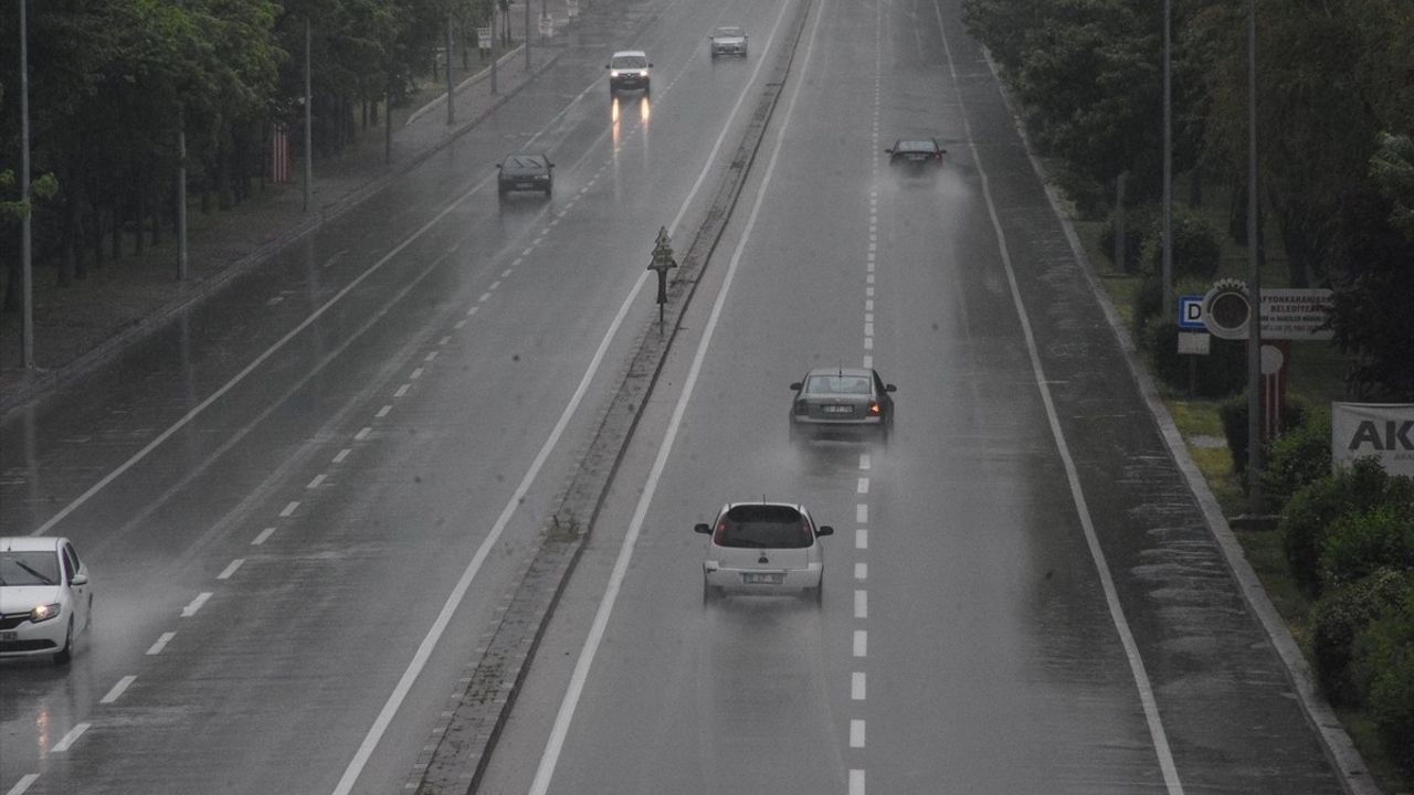 Afyonkarahisar'da Sağanak Yağışlar Devam Ediyor