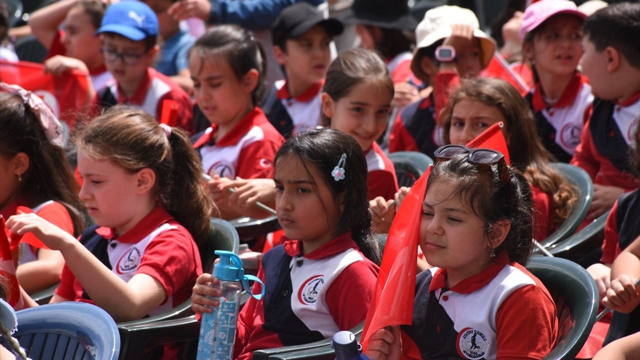 Afyonkarahisar'da Vagon Sahne Projesi ile Tiyatro Keyfi