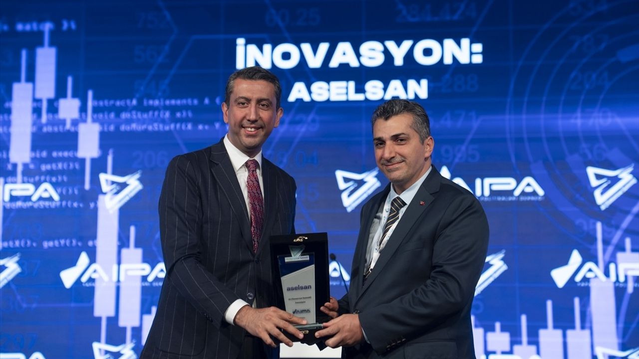 AI Tomorrow Summit 2025'te Medya Odaklı Ödüller Sahiplerini Buldu