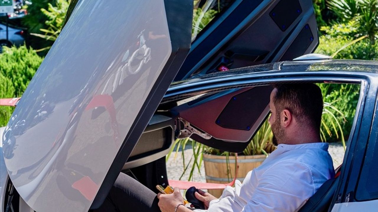 AirCar, İki Kişilik Uçan Araba ile İlk İnsanlı Uçuş Testini Başarıyla Tamamladı