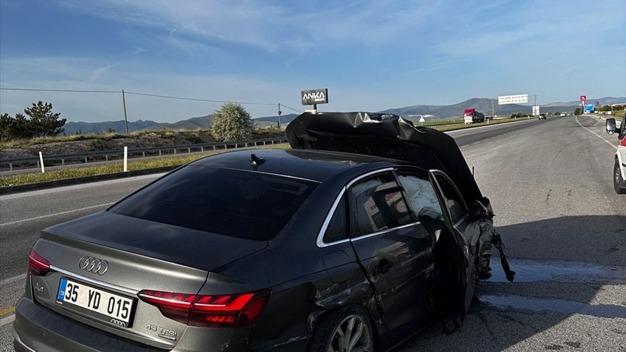 AK Parti Eski Milletvekili Denizli ve Eşi Trafik Kazasında Yaralandı