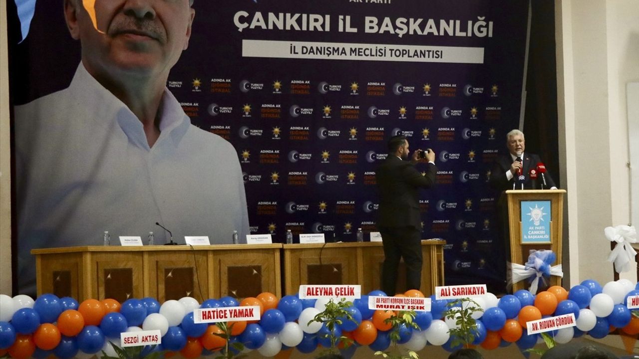 Akbaşoğlu Çankırı'da Yeni Anayasa ve Ekonomik Yatırımları Anlattı