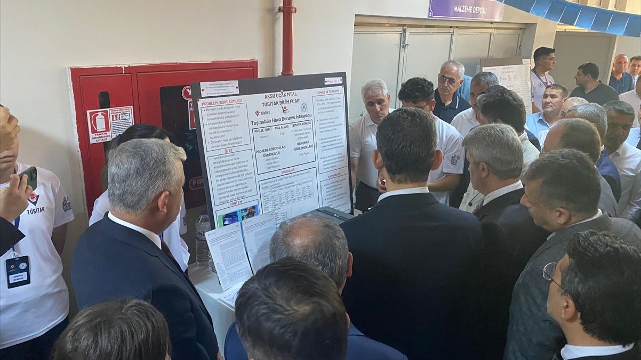 Aksu'da TÜBİTAK 4006 Bilim Fuarı Heyecanı