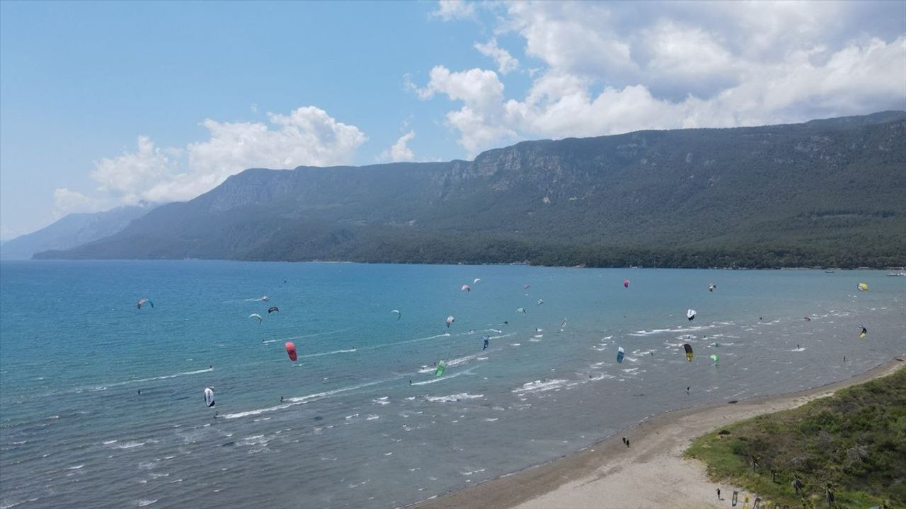 Akyaka'da Rüzgar Sörfü Şenliği Heyecanı
