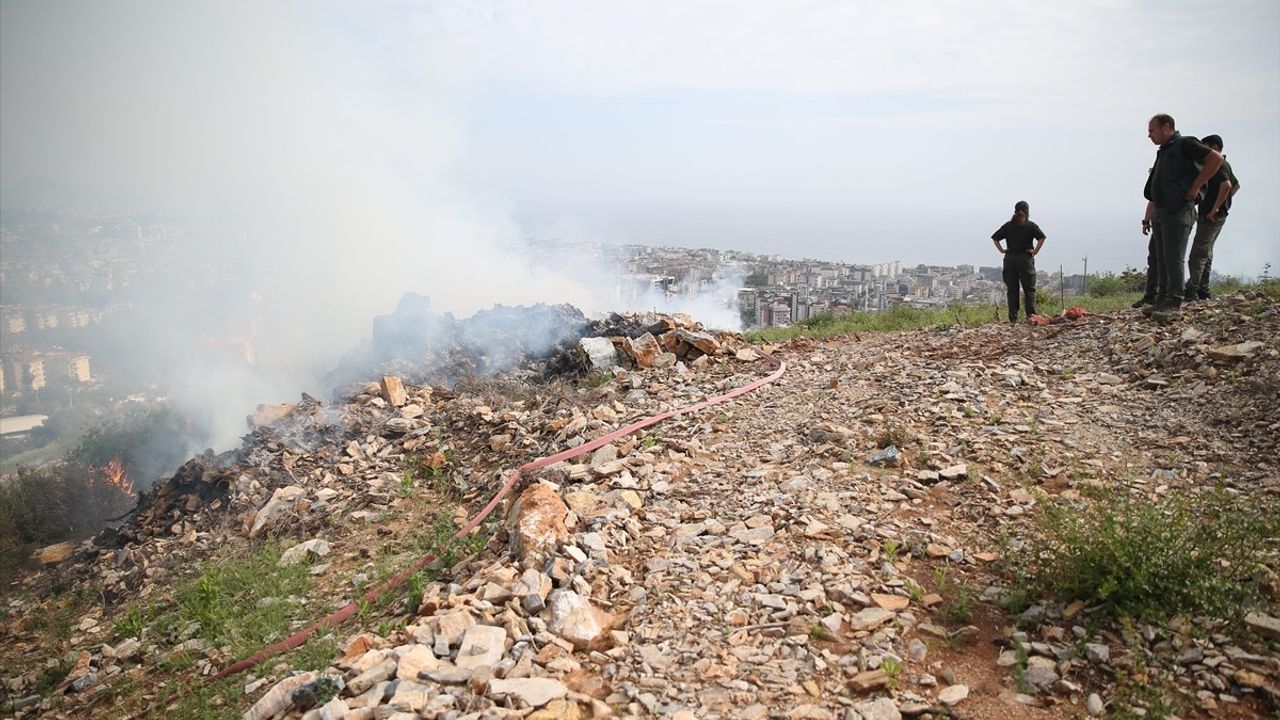 Alanya'da 3 Noktada Yangın Sönümlendi, Bir Kişi Gözaltında